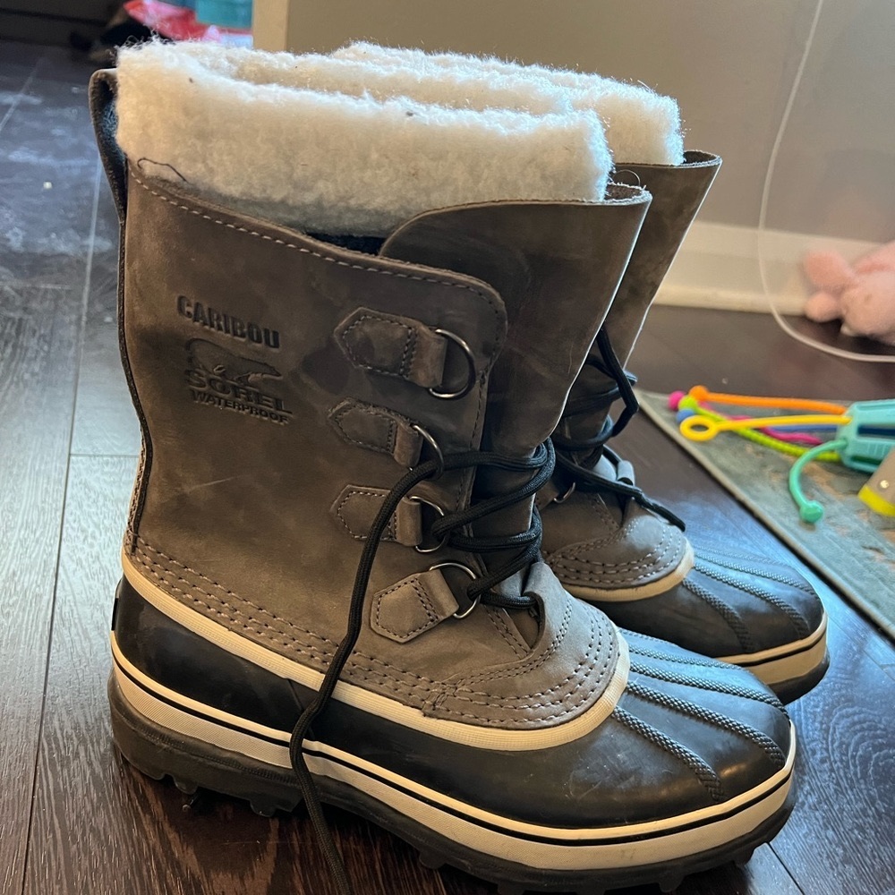 Sorel caribou boots - size 10